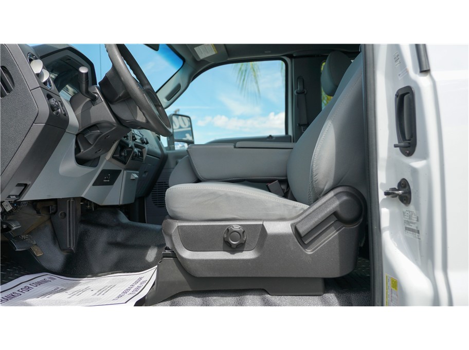 2011 Ford F-350 Super Duty XLT - Photo 11