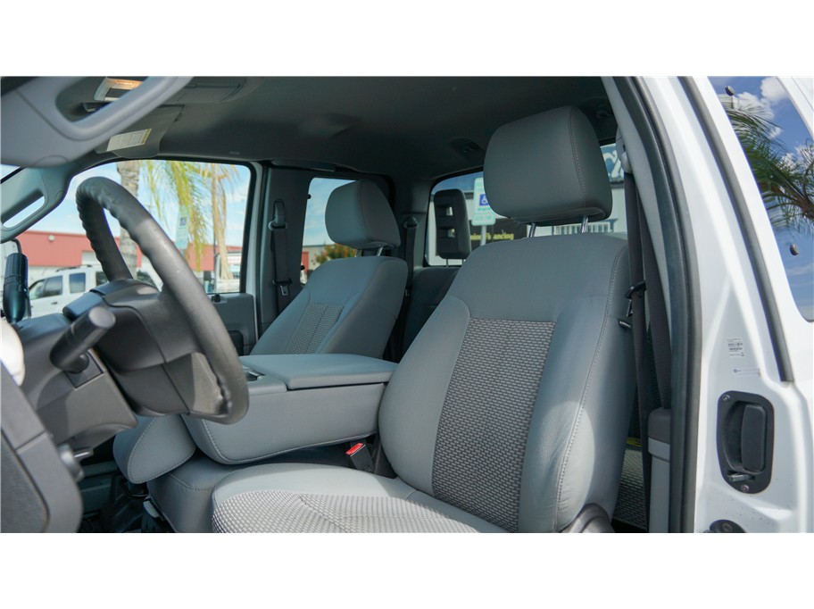 2011 Ford F-350 Super Duty XLT - Photo 12