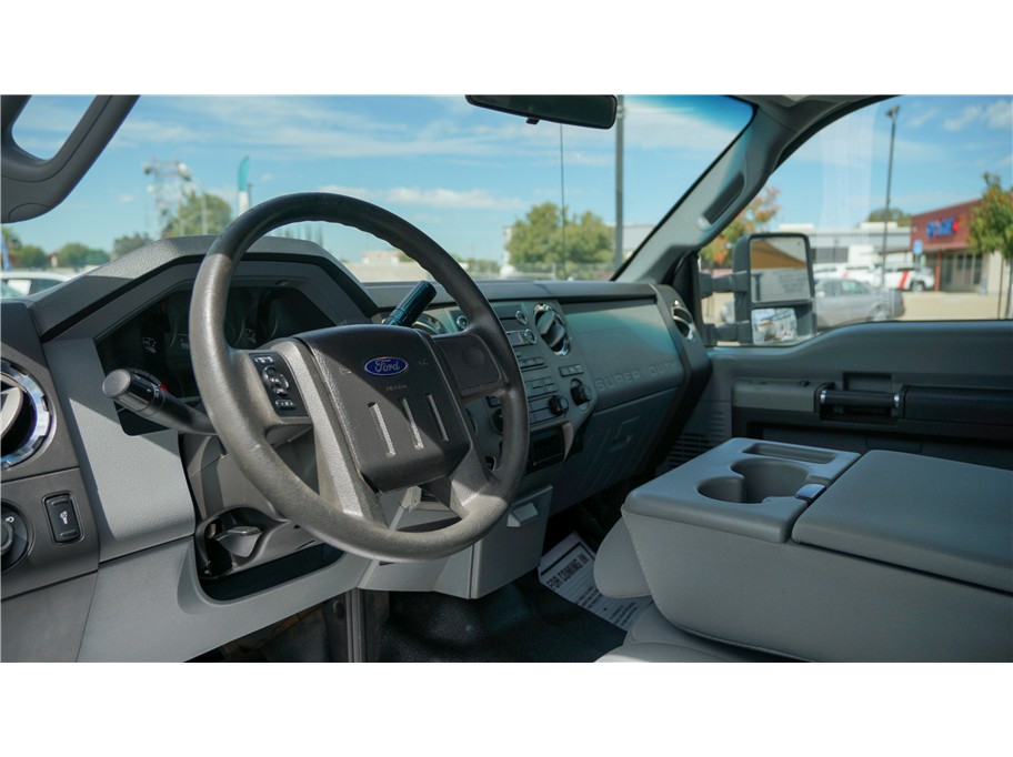 2011 Ford F-350 Super Duty XLT - Photo 13