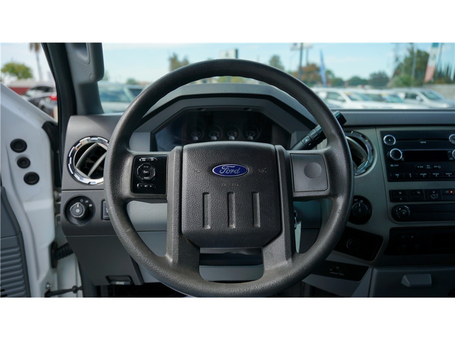 2011 Ford F-350 Super Duty XLT - Photo 24