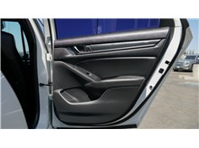 Vehicle Thumb #18