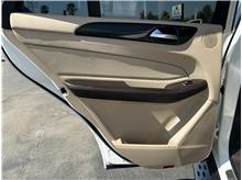 Vehicle Thumb #17