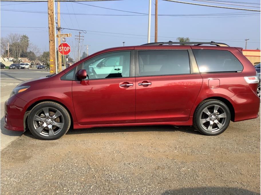 2017 Toyota Sienna from Dealers Choice