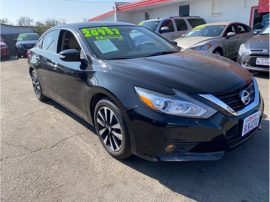2018 Nissan Altima from Dealer Choice 2