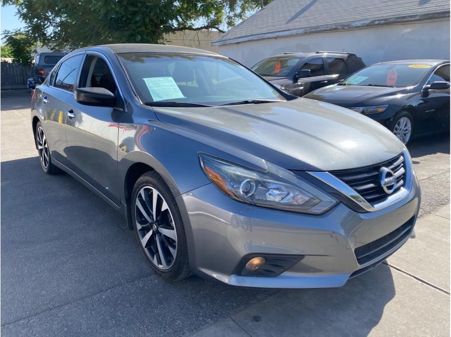 2018 Nissan Altima from Dealer Choice 2