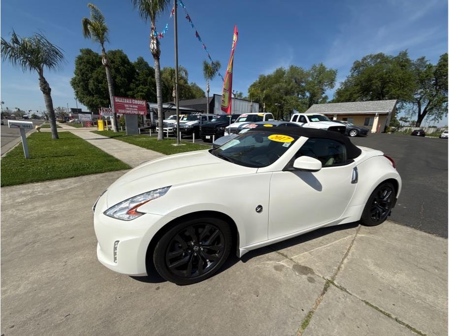2017 Nissan 370Z Roadster Touring 7A/T's photo