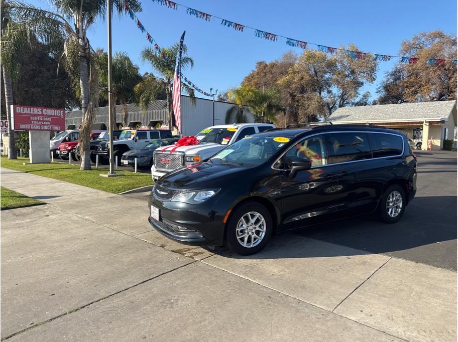 2021 Chrysler Voyager's photo