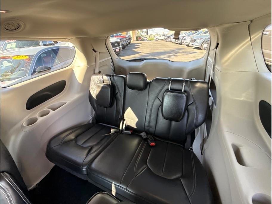 2023 Chrysler Pacifica Touring L - Photo 11