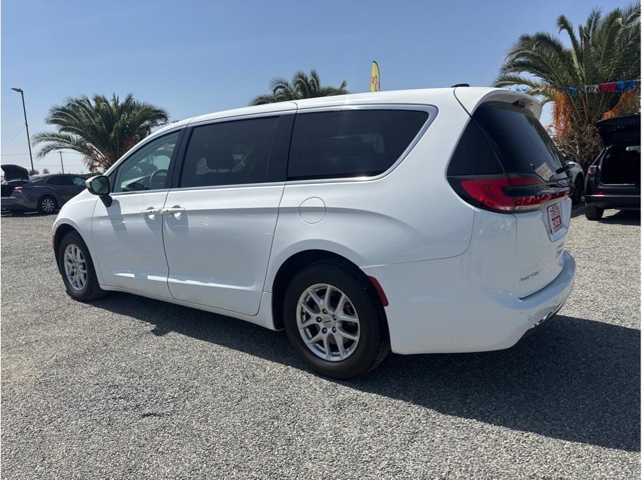 2023 Chrysler Pacifica Touring L - Photo 7