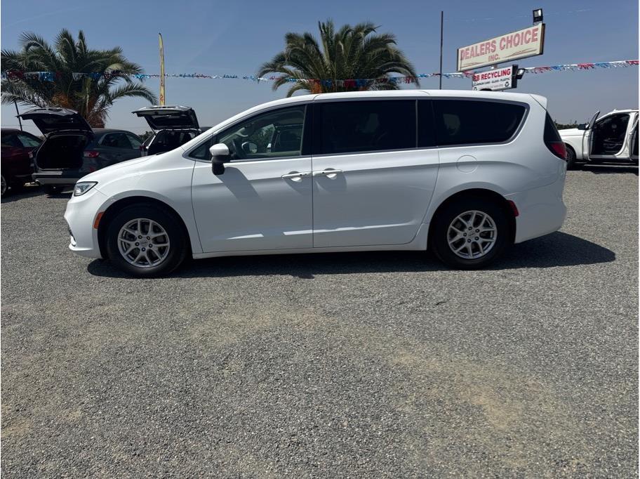 2023 Chrysler Pacifica Touring L - Photo 8