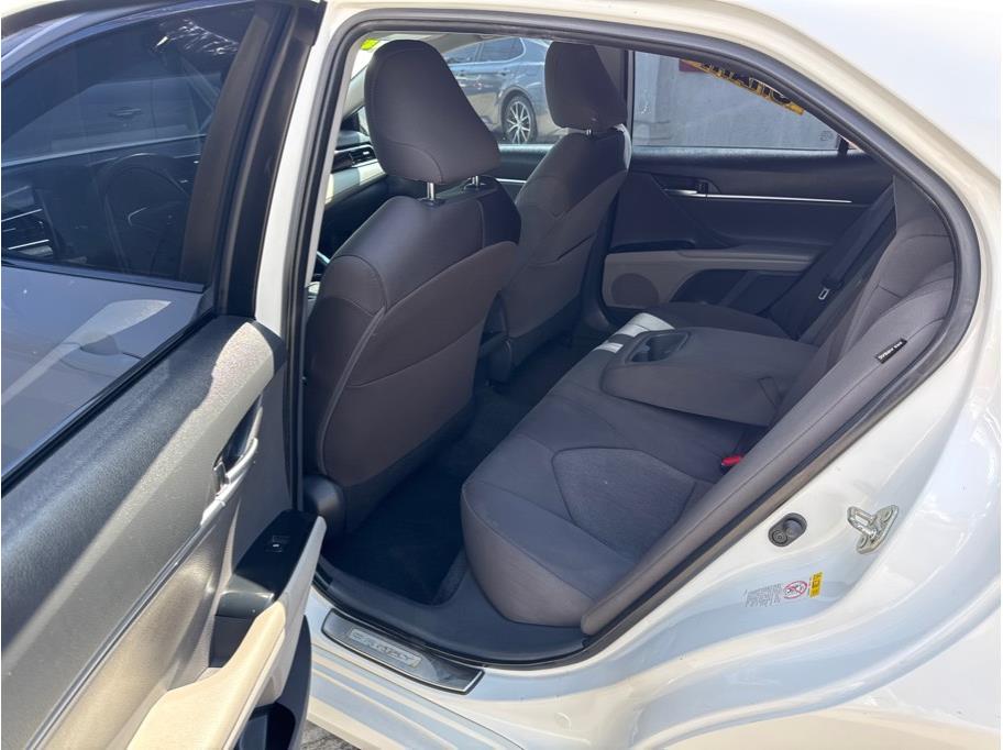 2018 Toyota Camry LE - Photo 11