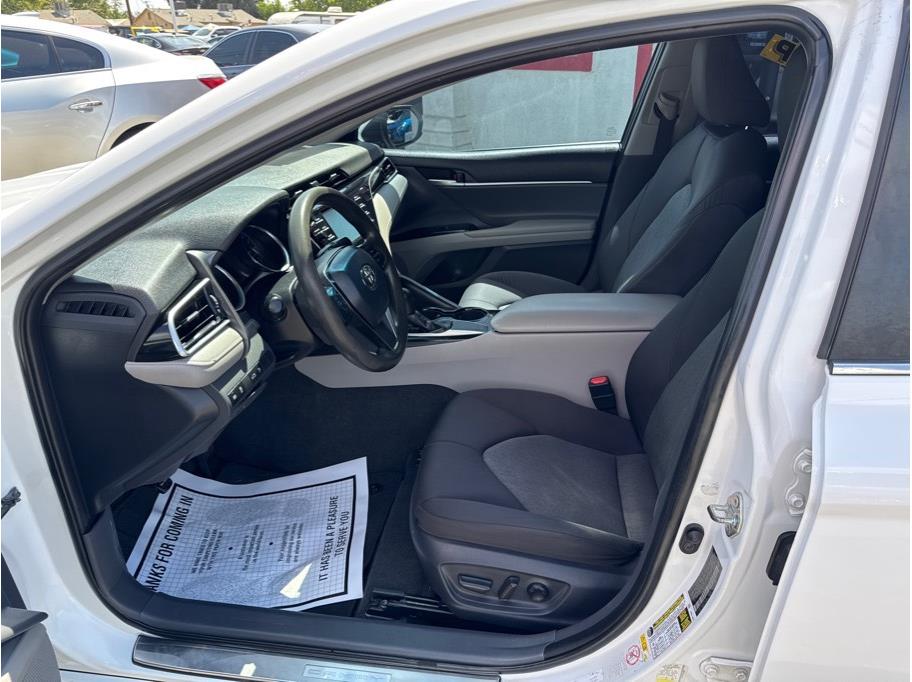 2018 Toyota Camry LE - Photo 13