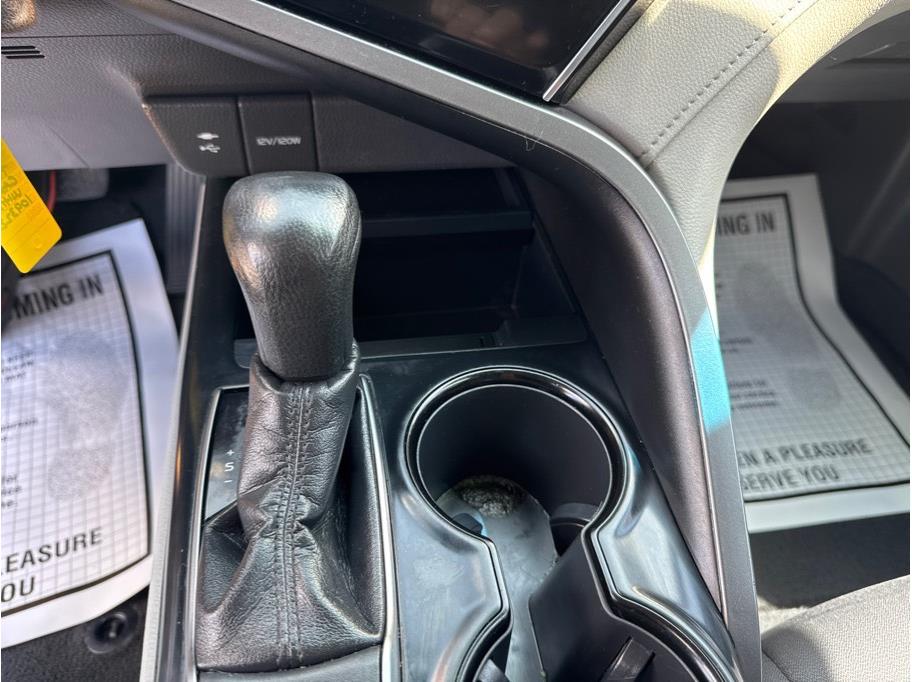 2018 Toyota Camry LE - Photo 16