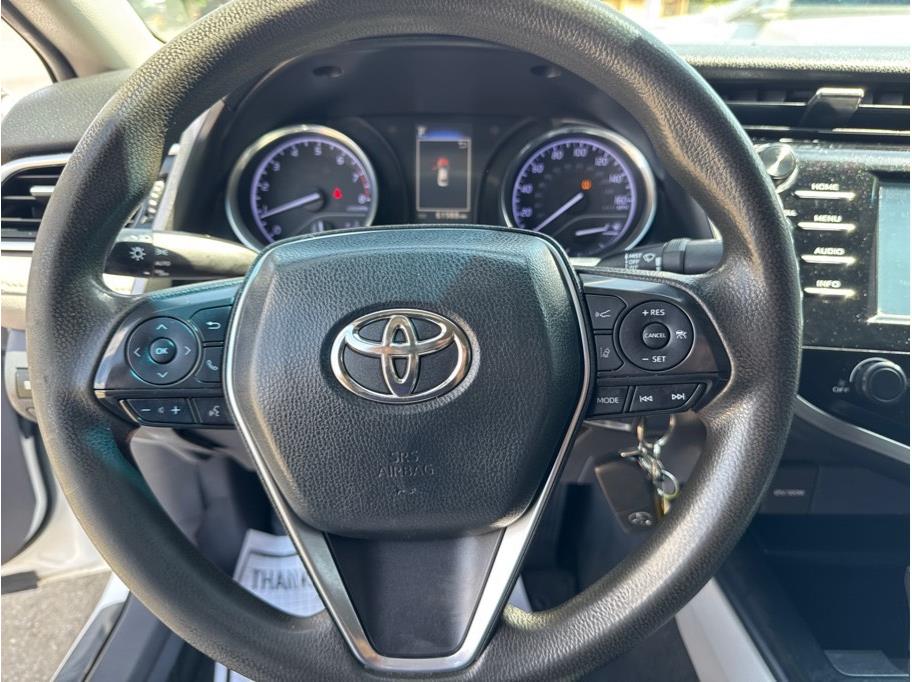 2018 Toyota Camry LE - Photo 17