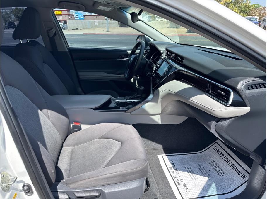 2018 Toyota Camry LE - Photo 8
