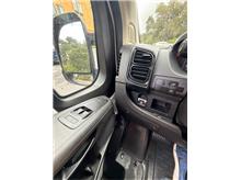 Vehicle Thumb #17
