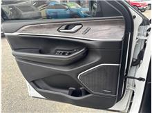 Vehicle Thumb #17