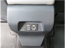 Vehicle Thumb #9