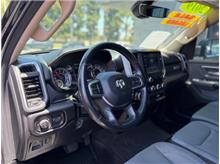 Vehicle Thumb #32