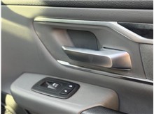 Vehicle Thumb #32