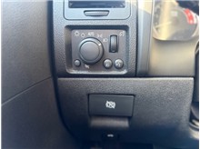 Vehicle Thumb #26
