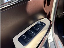 Vehicle Thumb #32