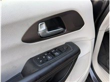 Vehicle Thumb #32