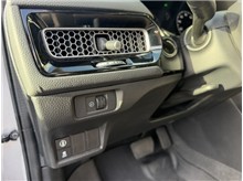 Vehicle Thumb #32