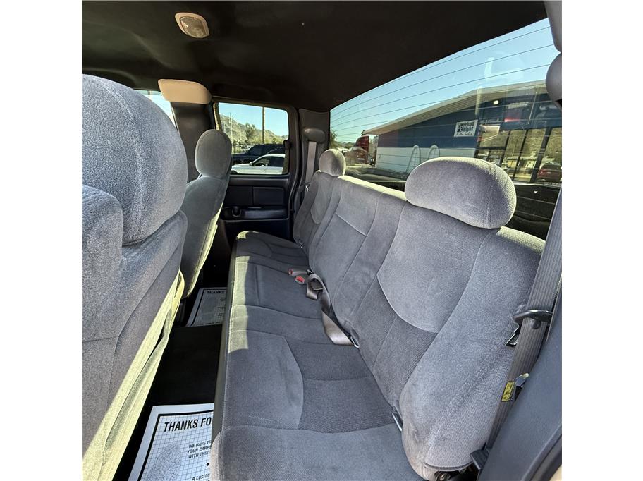 2004 Chevrolet Silverado 2500HD LS - Photo 11