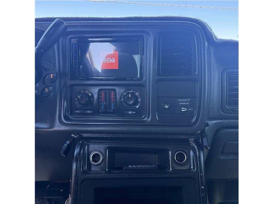 2004 Chevrolet Silverado 2500HD LS - Photo 13