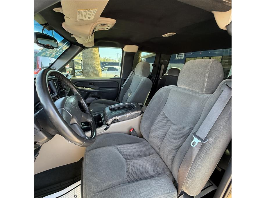 2004 Chevrolet Silverado 2500HD LS - Photo 9