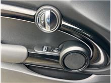 Vehicle Thumb #9