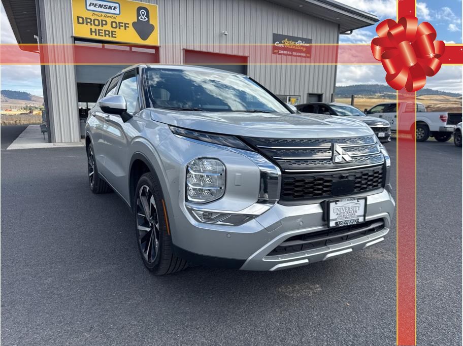 2024 Mitsubishi Outlander SE's photo